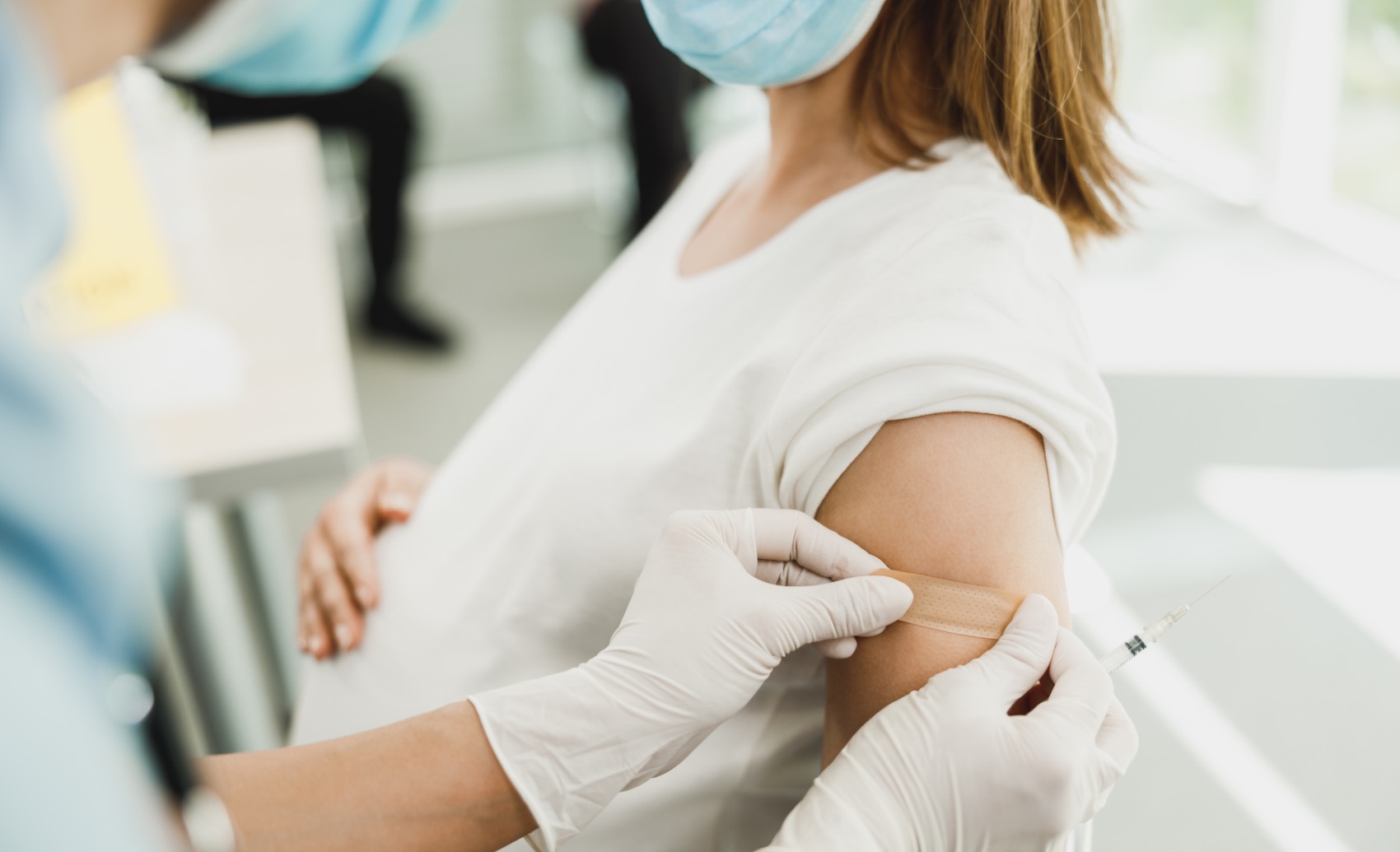 Vacinação na gravidez: vacinas recomendadas para proteger mãe e bebé