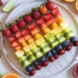 Espetadas de fruta arco-Íris Espetadas de fruta arco-Íris